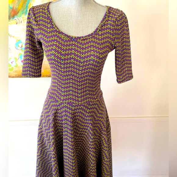 LuLaRoe “NICOLE” FIT-AND-FLIRT MIDI DRESS SIZE EXTRA SMALL 🌟NWOT🌟 - Picture 3 of 16